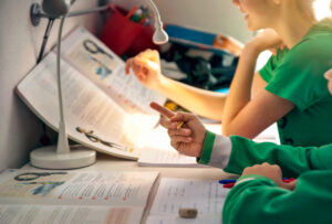 Governo de Minas abre 40 mil vagas para estudantes profissionalmente