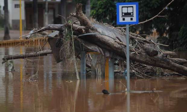 Sabará suspende transporte público após ser devastada por temporal