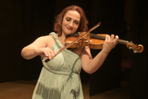 CULTURA: VIOLINISTA ANA ZIVKOVIC SERÁ A PRÓXIMA ATRAÇÃO DO QUINTA COM CLÁSSICOS