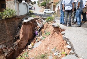 REGIONAL GENERAL CARNEIRO: PREFEITURA AUTORIZA INÍCIO DE CONSTRUÇÃO DE MURO DE CONTENÇÃO NA RUA BAHIA