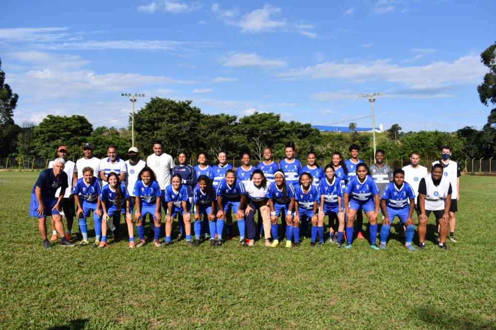 Clube Siderúrgica lança time de futebol feminino