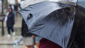 Chuva e trovoadas marcam o início da semana em Sabará nesta segunda-feira (24)