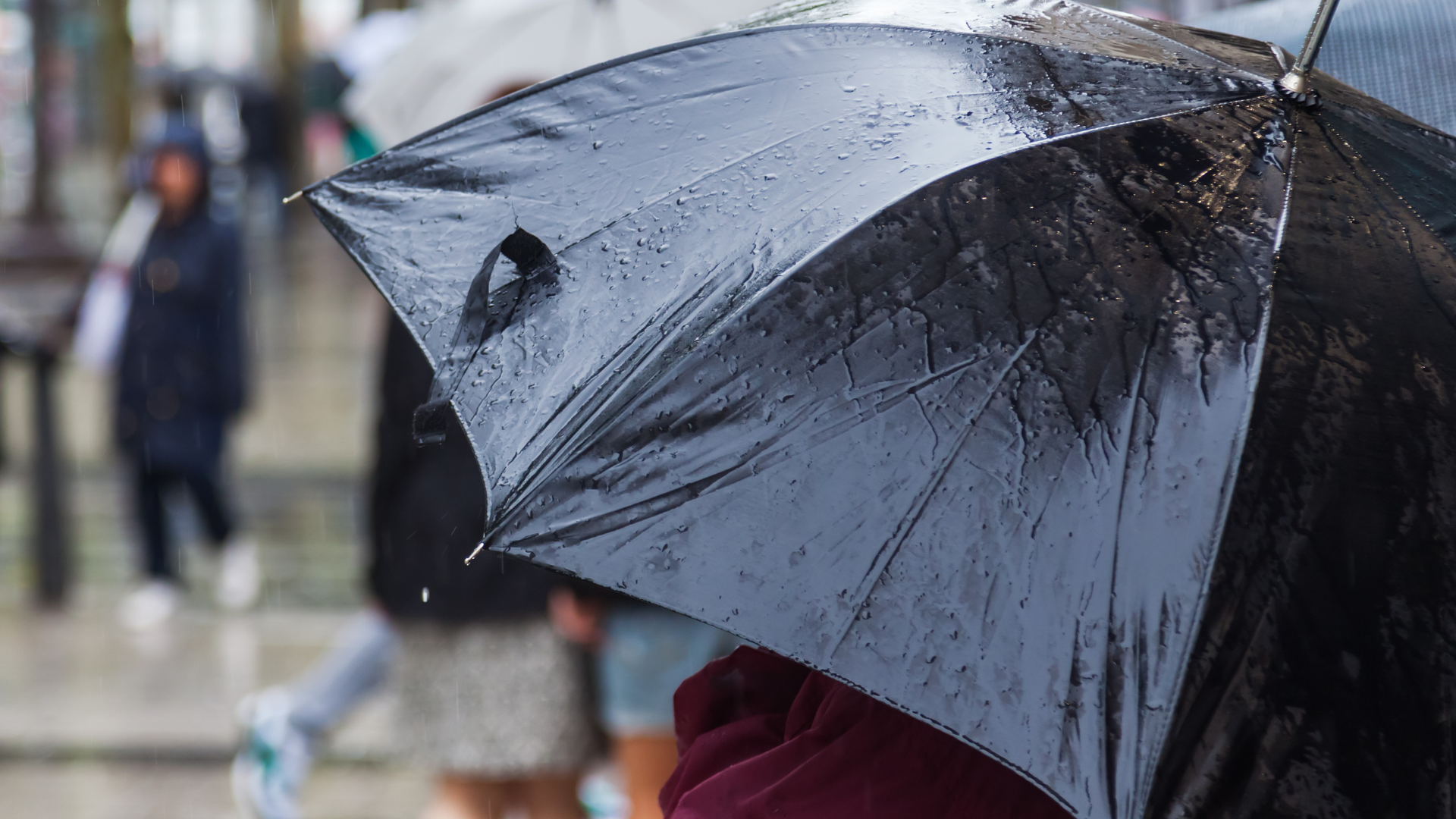 Chuva e trovoadas marcam o início da semana em Sabará nesta segunda-feira (24)