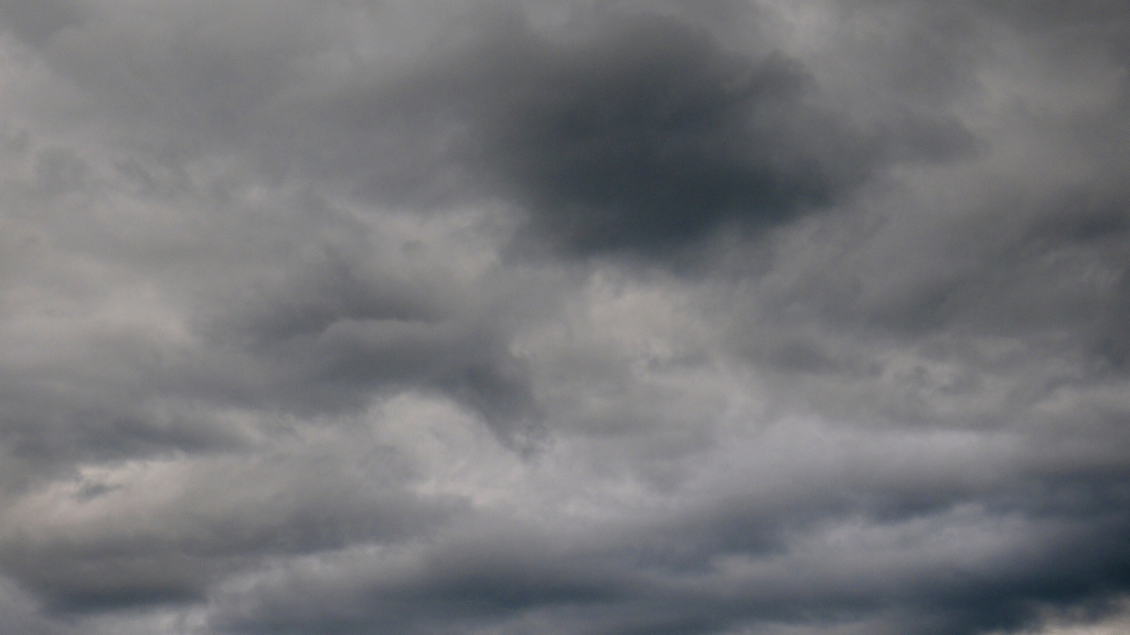 Chuva e trovoadas marcam o início da semana em Sabará nesta segunda-feira (24)